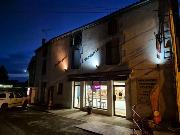 Immeuble 220 m2 exploité avec bail commercial