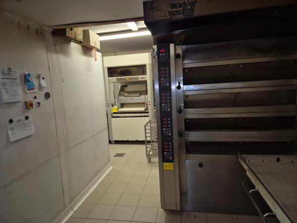 Immeuble 220 m2 exploité avec bail commercial