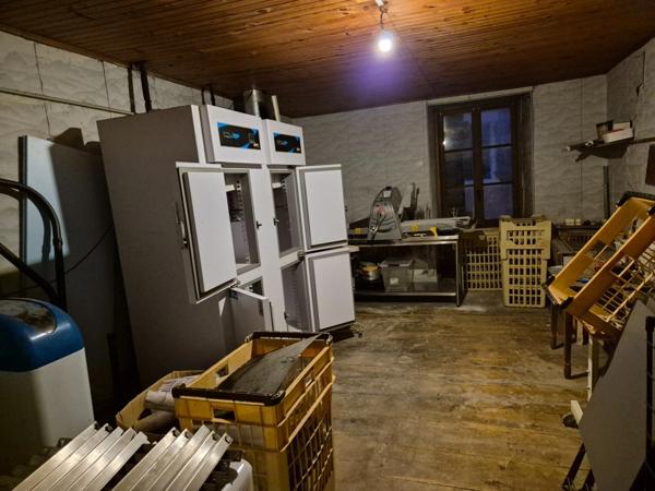 Immeuble 220 m2 exploité avec bail commercial