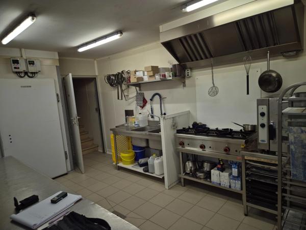 Immeuble 220 m2 exploité avec bail commercial