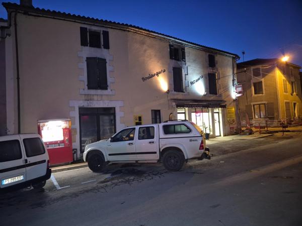 Immeuble 220 m2 exploité avec bail commercial