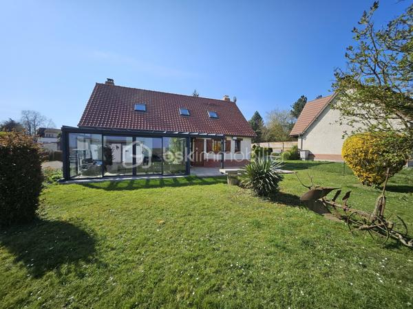 🌿 Aux portes d’Amiens Métropole À 10 MINUTES DU SECTEUR AMIENS EST✨ Maison remise sur le marché suite au non-aboutissement d’un compromis

Une nouvelle opportunité pour découvrir cette belle maison familiale de 135 m² avec véranda, sous-sol complet et grand jardin.

Située dans un environnement recherché, à proximité immédiate des commerces, écoles et médecins, cette maison familiale vous séduira par ses volumes généreux, sa luminosité et son potentiel.
✨ 135 m² habitables – 
✨ Sous-sol complet avec double stationnement
✨ Terrain d’environ 1 000 m²

▪︎Dès l’entrée, vous découvrez un superbe salon-séjour de 40 m², chaleureux et convivial, parfait pour recevoir famille et amis.
▪︎Une cuisine indépendante (ouvrable selon vos envies), une chambre en rez-de-chaussée, salle de bains et WC complètent ce niveau.
▪︎À l’étage, deux belles chambres, un espace palier idéal bureau ou coin lecture, ainsi qu’une seconde salle de bains avec WC offrent confort et fonctionnalité.
▪︎Côté extérieur 🌳 :
Profitez d’un grand jardin, d’une véranda de 19 m² pour vos moments détente toute l’année et d’une terrasse en résine prête à accueillir vos soirées d’été.
Un garage double de plus de 50 m², avec deux portes sectionnelles manuelles.
🔥 Confort moderne avec poêle à pellets RIKA (2022)
📱 Maison pilotable à distance via système intelligent IO
 📂Dossier photos complet sur demande
Une maison entretenue, prête à accueillir une nouvelle famille.

📞 Les visites s’accélèrent : contactez-nous rapidement avant qu’il ne soit trop tard !