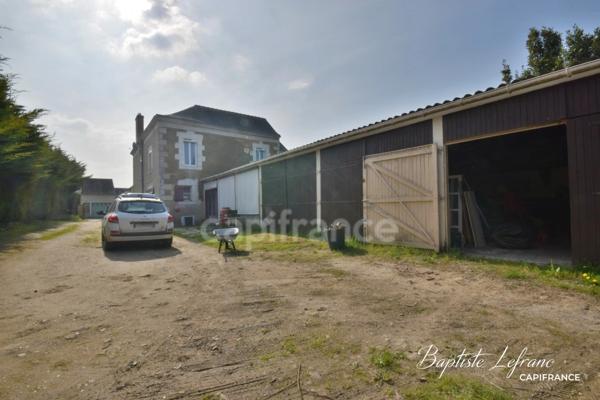 Maison de caractère avec grand jardin et dépendances - 190 m² à BAUGÉ EN ANJOU