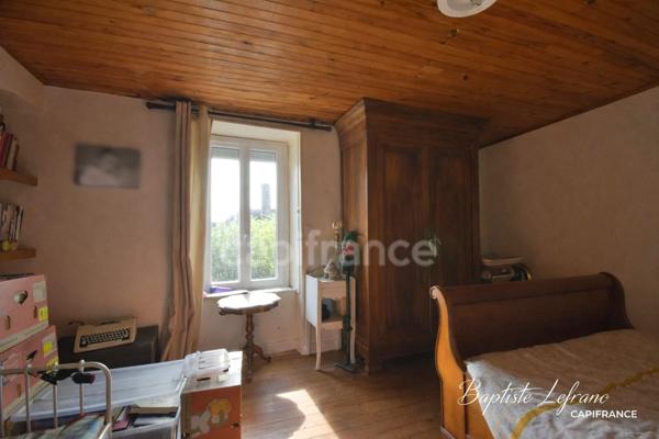 Maison de caractère avec grand jardin et dépendances - 190 m² à BAUGÉ EN ANJOU
