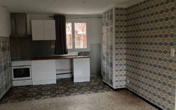 Maison à louer    3 pièces • 77 m2 Flassan