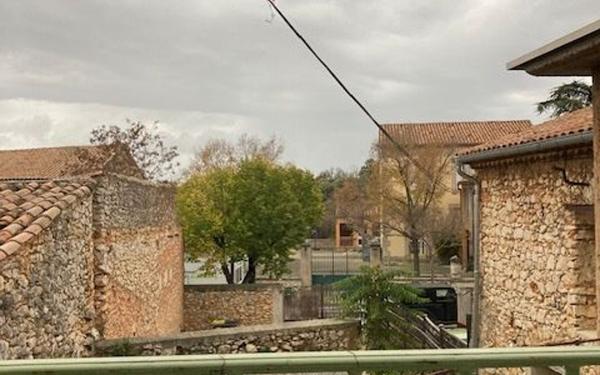 Maison à louer    3 pièces • 77 m2 Flassan