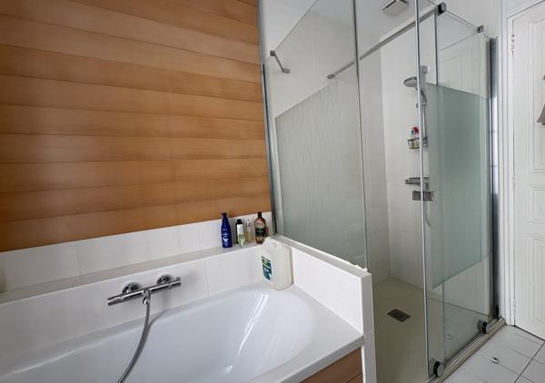 Maison familiale de 138.69 m² de caractère avec 5 chambres, sous-sol complet et stationnement