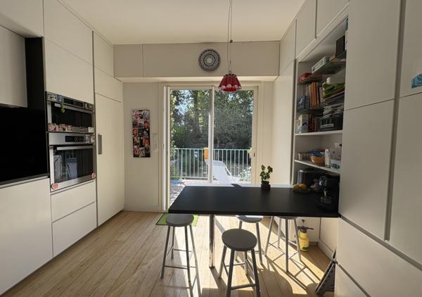 Maison familiale de 138.69 m² de caractère avec 5 chambres, sous-sol complet et stationnement