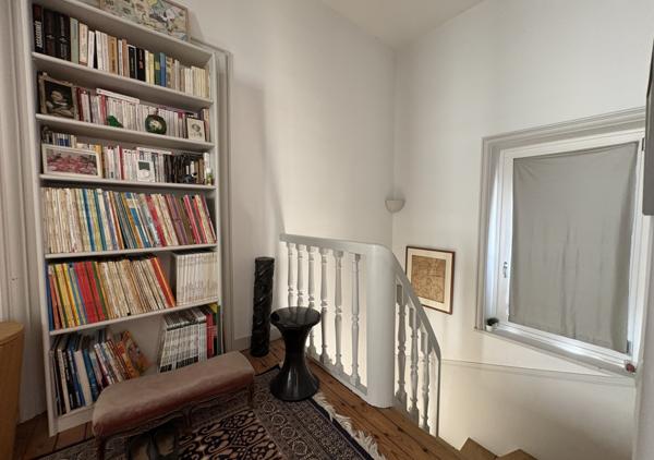 Maison familiale de 138.69 m² de caractère avec 5 chambres, sous-sol complet et stationnement
