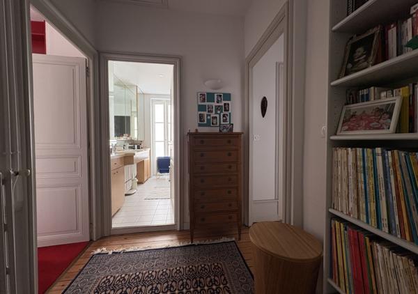 Maison familiale de 138.69 m² de caractère avec 5 chambres, sous-sol complet et stationnement