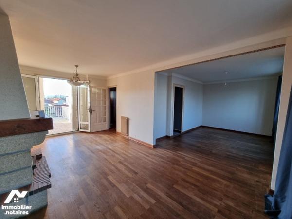 SAINT JULIEN DE CONCELLES centre bourg maison 6 chambres.