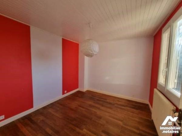 SAINT JULIEN DE CONCELLES centre bourg maison 6 chambres.