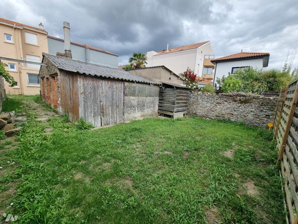 SAINT JULIEN DE CONCELLES centre bourg maison 6 chambres.