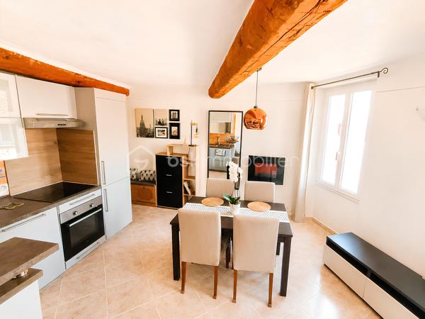 🏡 OLLIOULES CENTRE HISTORIQUE — Appartement de charme T3 de 51 m² • Vendu entièrement meublé • Rénové • Aucun travaux • Faibles charges • 2 chambres

Le charme de l'ancien, le confort d'aujourd'hui et une adresse où tout se fait à pied.

À seulement quelques pas de la place Jean Jaurès, des commerces, des écoles, du marché provençal et de toutes les commodités, découvrez un appartement de charme de 51 m², niché au 3ᵉ étage sur 4 d'un immeuble datant de 1879, où le charme de l'ancien rencontre le confort d'une rénovation soignée.

Vendu entièrement meublé et équipé, il vous permettra de vous installer immédiatement ou de démarrer un projet locatif sans investissement complémentaire. Mobilier intégralement inclus dans le prix de vente.

Derrière cette façade chargée d'histoire se dévoile un appartement entièrement rénové et soigneusement entretenu, où les rénovations ont été réalisées avec soin afin d'offrir un cadre de vie confortable tout en préservant l'âme des lieux.
La cage d'escalier, entièrement rénovée il y a seulement un an, témoigne également du soin apporté à l'entretien de la copropriété.
________________________________________

Dès l'entrée, une agréable sensation de bien-être s'installe. 

La lumière naturelle baigne les pièces de vie tandis que les matériaux choisis créent une ambiance chaleureuse et accueillante.

Le séjour, exposé Sud-Est, constitue un véritable espace de vie convivial.

Les volumes, la belle hauteur sous plafond et les poutres apparentes confèrent au séjour une atmosphère chaleureuse et authentique, typique des appartements du centre historique.

Ouverte sur le séjour, la cuisine entièrement équipée, installée il y a seulement quelques années, séduit par son design contemporain, ses nombreux rangements et sa fonctionnalité au quotidien avec une belle surface d'environ 25 m².

L'espace nuit se compose de deux véritables chambres d'environ 11 m² et 9 m², chacune bénéficiant d'un espace dressing ouvert particulièrement pratique.

La salle d'eau, moderne et parfaitement entretenue avec WC et équipée d'un meuble double vasque avec miroir contemporains complète harmonieusement l'ensemble.
________________________________________

✨ Des prestations pensées pour votre confort

Soucieuse d'offrir un cadre de vie plus confortable et économe en énergie, la propriétaire a entrepris plusieurs travaux d'amélioration :

✔ Isolation des deux chambres réalisée il y a un an

✔ Porte d'entrée remplacée il y a un an

✔ Fenêtres PVC à double vitrage phonique

✔ Tableau électrique remplacé il y a seulement 3 mois

✔ Chauffe-eau neuf (3 mois)

✔ VMC neuve (3 mois)

✔ Chauffage individuel électrique moderne au design cheminée

✔ Fibre optique

✔ Raccordement au tout-à-l'égout

Ces améliorations contribuent à offrir un appartement confortable, économe et parfaitement adapté aux exigences de la vie actuelle.

L'appartement est aujourd'hui en excellent état général et ne nécessite aucun travaux. Vous n'aurez plus qu'à poser vos valises.
________________________________________

🏢 Une copropriété bien entretenue

Administrée par un syndic professionnel, la copropriété est parfaitement entretenue et bénéficie de faibles charges d'environ 40 € par mois, comprenant notamment :

• les honoraires du syndic ;

• l'assurance de l'immeuble ;

• l'entretien des parties communes ;

• le passage d'une société de nettoyage trois fois par mois ;

• Un fond de travaux.

Taxe foncière : environ 800 € par an.
________________________________________

📍 Un emplacement privilégié

Vivre au cœur d'Ollioules, c'est profiter d'un quotidien où tout se fait à pied : commerces, restaurants, marché provençal, écoles, services et animations du village sont accessibles en seulement quelques minutes.

Le stationnement est facilité grâce aux nombreux parkings publics situés à proximité immédiate de l'appartement. Vous profitez ainsi de tous les avantages du centre historique sans renoncer au confort d'un stationnement pratique au quotidien.
________________________________________

❤️ Les atouts de ce bien :

🏡 51 m²

🛋️ Appartement vendu entièrement meublé et équipé

🏛️ Immeuble chargé d'histoire construit en 1879

📍 Emplacement privilégié au cœur du centre historique

✨ Aucun travaux à prévoir

🏠 Appartement en excellent état

☀️ Appartement lumineux

📐 Belle hauteur sous plafond

🪵 Poutres apparentes

☀️ Séjour lumineux exposé Sud-Est d'environ 25 m²

🛏️ 2 chambres avec espaces dressing

🍽️ Cuisine équipée récente

🚪 Porte d'entrée remplacée il y a un an

♨️ Chauffe-eau neuf

🌬️ VMC neuve

⚡ Tableau électrique récent

🪟 Double vitrage phonique PVC

🧱 Isolation récente des chambres

📶 Fibre optique

🔥 Chauffage individuel moderne

💶 Charges de copropriété : 40 €/mois

🚶 Centre-ville, commerces, écoles et marché accessibles à pied

🅿️ Nombreux parkings à proximité immédiate
________________________________________

Que vous recherchiez votre résidence principale, un pied-à-terre plein de charme ou un investissement patrimonial dans l'un des villages les plus recherchés de l'Ouest Toulonnais, cet appartement représente une opportunité rare sur le secteur.

Entre le charme de l'ancien, la qualité de sa rénovation, son mobilier intégralement inclus, ses faibles charges et son emplacement privilégié au cœur d'Ollioules, cet appartement réunit de nombreux atouts qui en font une opportunité rare.

Une adresse pleine de charme qui ne demande plus qu'à accueillir ses futurs propriétaires.

Contactez-moi dès aujourd'hui pour organiser votre visite.

Parcourez les photos pour consulter le plan 2D de l'appartement pour vous immerger dans chaque pièce.
Prix : 176 000 € Honoraires d'agence inclus.