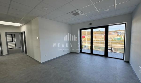 A LOUER : BUREAUX DE 156,72 M² AVEC 5 STATIONNEMENTS UNIVERSITÉ LE MANS