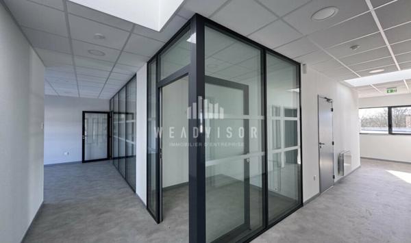 A LOUER : BUREAUX DE 156,72 M² AVEC 5 STATIONNEMENTS UNIVERSITÉ LE MANS