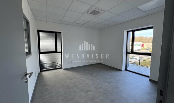 A LOUER : BUREAUX DE 156,72 M² AVEC 5 STATIONNEMENTS UNIVERSITÉ LE MANS