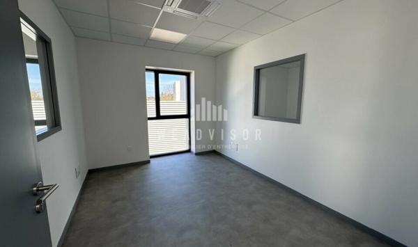 A LOUER : BUREAUX DE 156,72 M² AVEC 5 STATIONNEMENTS UNIVERSITÉ LE MANS