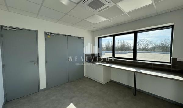 A LOUER : BUREAUX DE 156,72 M² AVEC 5 STATIONNEMENTS UNIVERSITÉ LE MANS