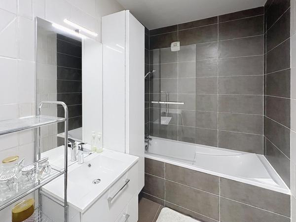 Élégance, confort et luminosité : découvrez ce superbe appartement avec grande terrasse au cœur de Bezannes.