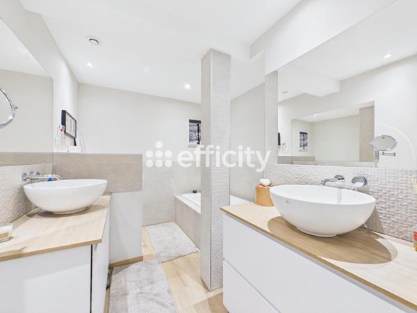 Maison
         7 pièces
        - 230 m² Bien prestige 730 000 € *