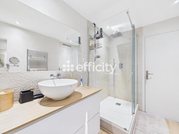 Maison
         7 pièces
        - 230 m² Bien prestige 730 000 € *