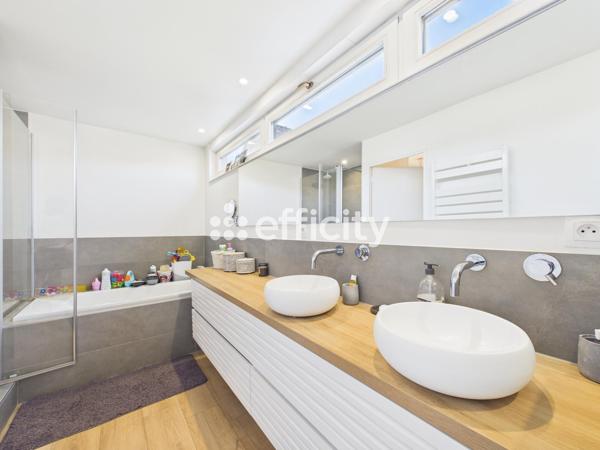 Maison
         7 pièces
        - 230 m² Bien prestige 730 000 € *