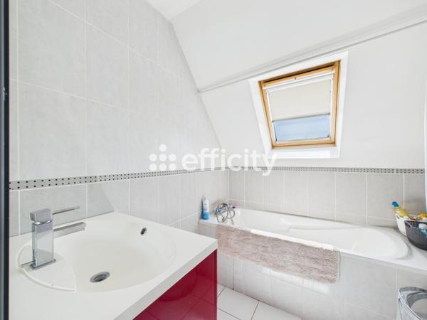 Maison
         7 pièces
        - 230 m² Bien prestige 730 000 € *