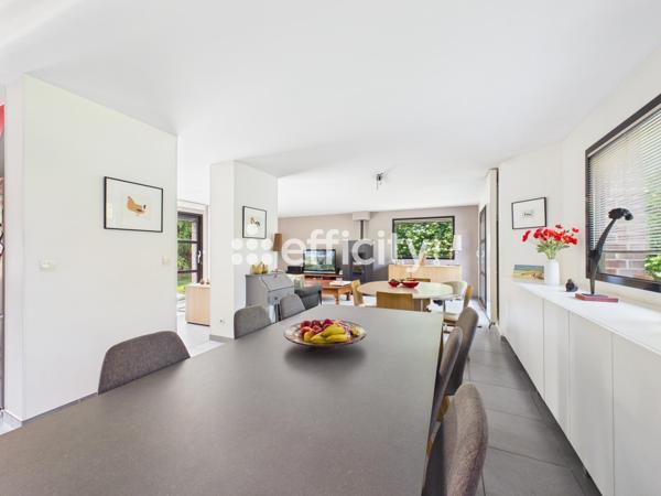 Maison
         7 pièces
        - 230 m² Bien prestige 730 000 € *
