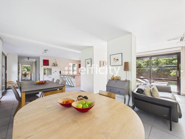 Maison
         7 pièces
        - 230 m² Bien prestige 730 000 € *