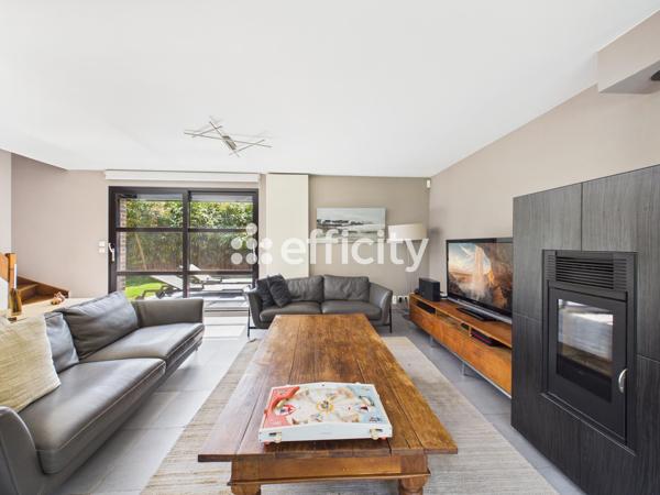 Maison
         7 pièces
        - 230 m² Bien prestige 730 000 € *