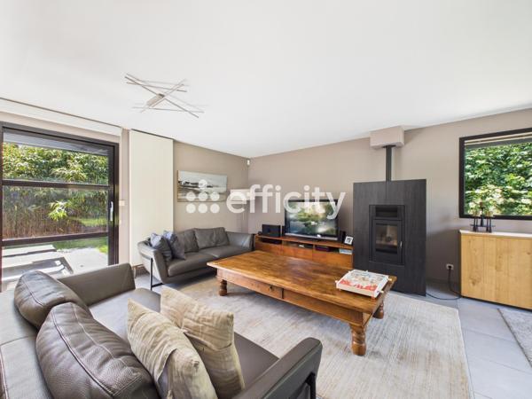Maison
         7 pièces
        - 230 m² Bien prestige 730 000 € *