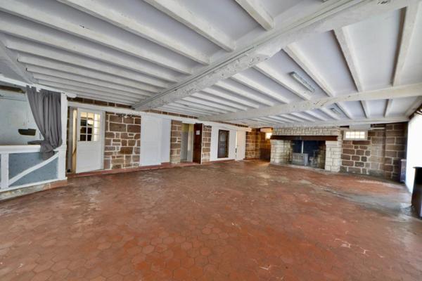 Vente                                                      Immeuble
                        
                     23 pièces                      780 m2                     à Varetz