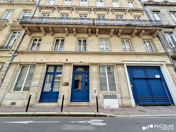 BORDEAUX HYPER CENTRE – T2 DE 56 M² AVEC ASCENSEUR ET PARKING