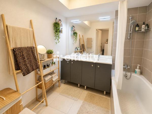 Appartement
         3 pièces
        - 66 m² 346 500 € *