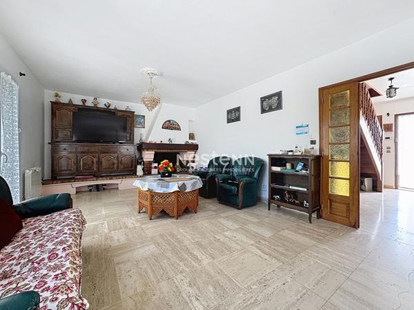 Maison de 136.51 m2 a Perpignan 6 pieces, 3 faces avec garage et jardin