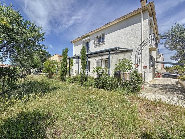 Maison de 136.51 m2 a Perpignan 6 pieces, 3 faces avec garage et jardin