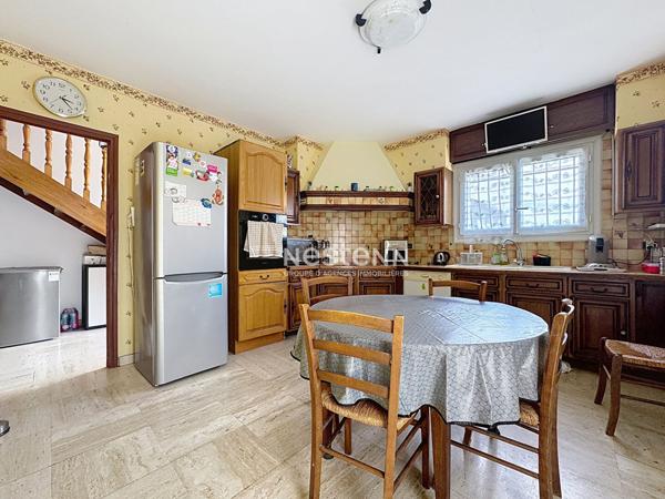 Maison de 136.51 m2 a Perpignan 6 pieces, 3 faces avec garage et jardin