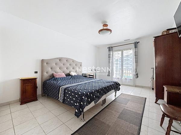 Maison de 136.51 m2 a Perpignan 6 pieces, 3 faces avec garage et jardin