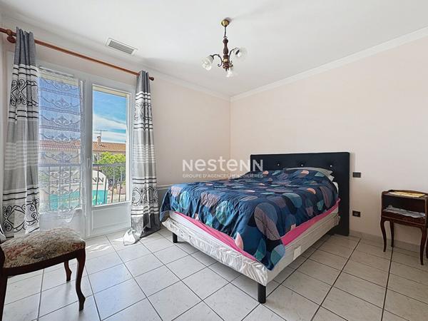 Maison de 136.51 m2 a Perpignan 6 pieces, 3 faces avec garage et jardin