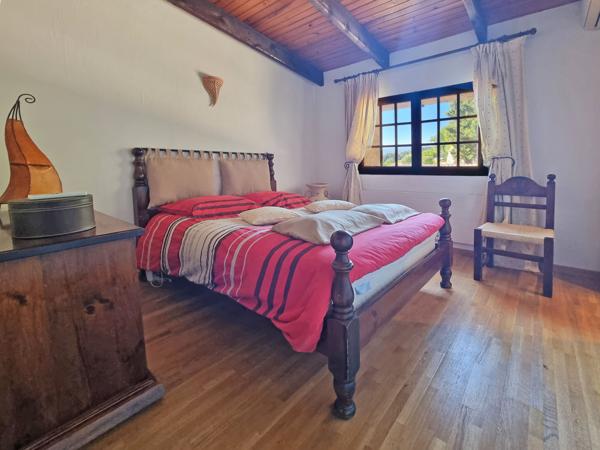 Maison
         5 pièces
        - 136 m² Exclusivité 674 000 € *