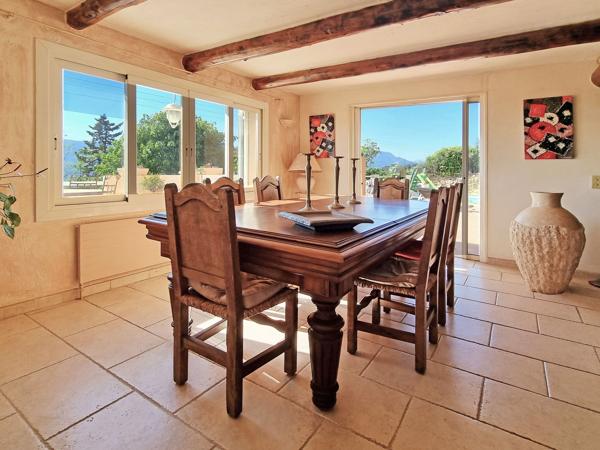 Maison
         5 pièces
        - 136 m² Exclusivité 674 000 € *