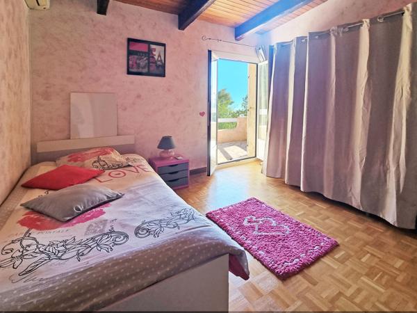 Maison
         5 pièces
        - 136 m² Exclusivité 674 000 € *