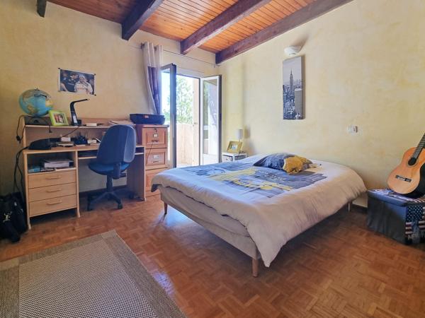 Maison
         5 pièces
        - 136 m² Exclusivité 674 000 € *