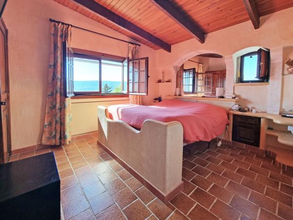 Maison
         5 pièces
        - 136 m² Exclusivité 674 000 € *