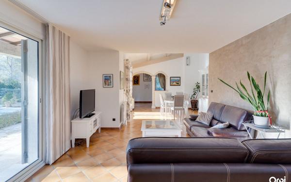 Maison à vendre    5 pièces • 189 m2 Aubagne