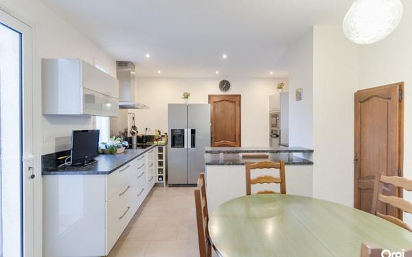 Maison à vendre    5 pièces • 189 m2 Aubagne