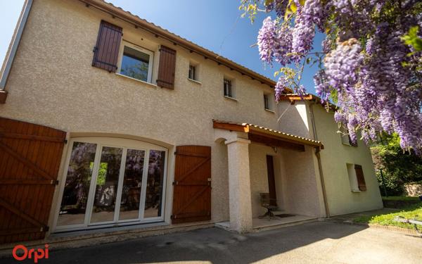 Maison à vendre    5 pièces •  Lentilly