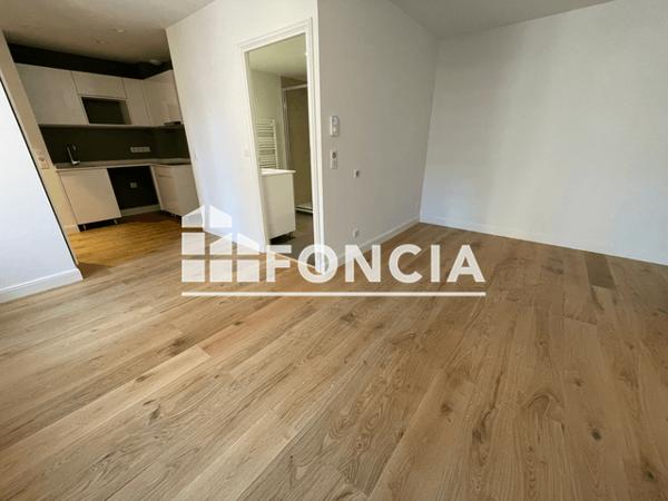 Location Studio 27.5 m² - 2-4-6 PLACE DES FAINEANTS Grasse 06130