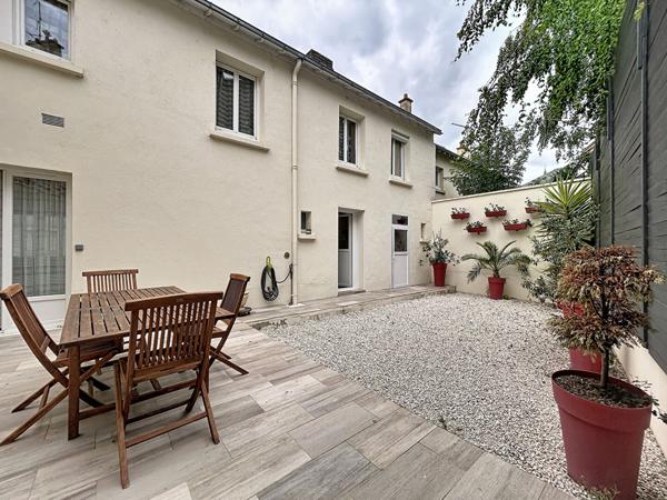 ANGERS GARE - MAISON 4 CHAMBRES AVEC GARAGE CAVE ET COUR Angers